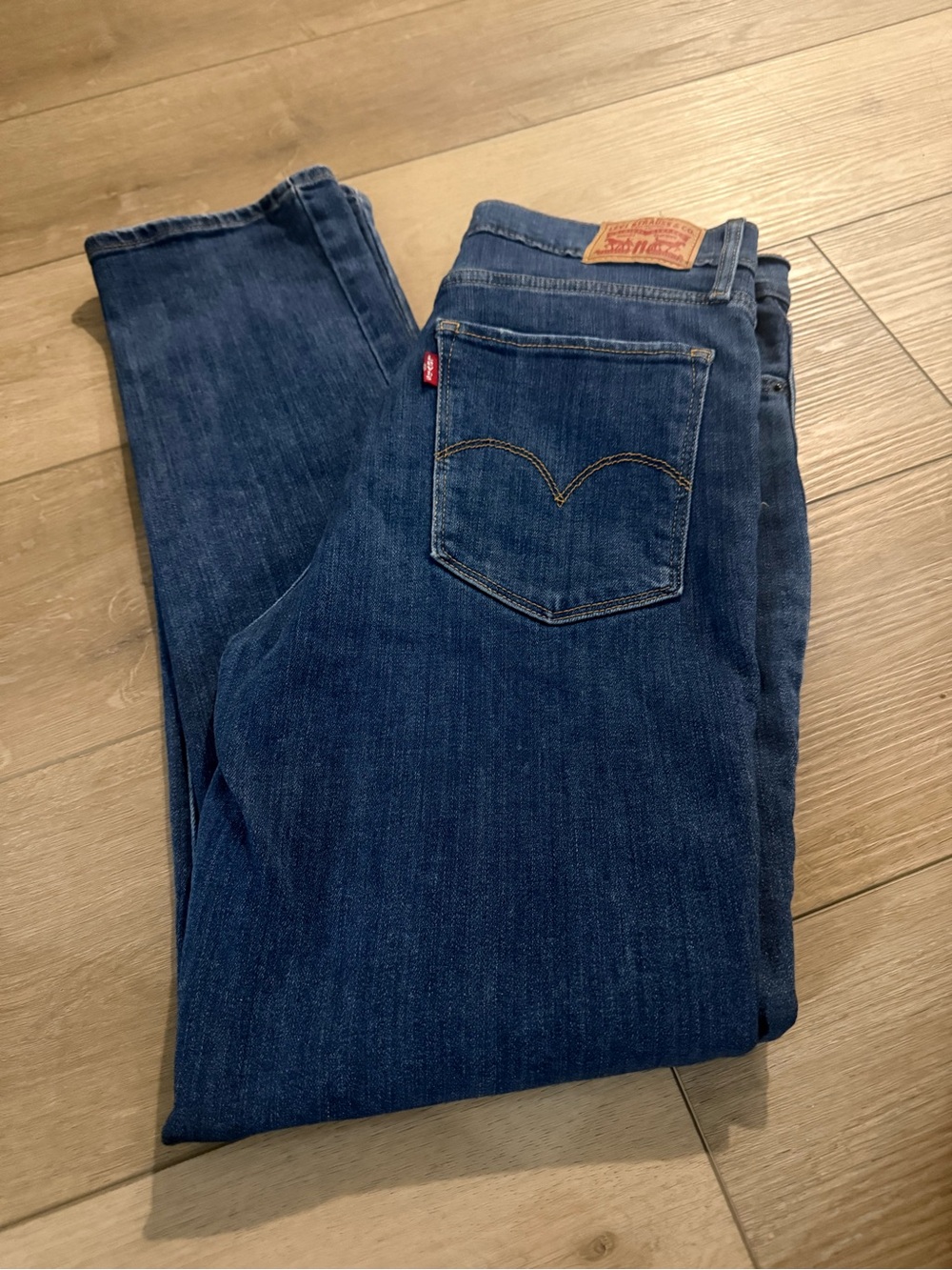 Levi’s 724 High Rise Straight Jeans Women’s Size 29 W29 L30 Medium Wash Red Tab